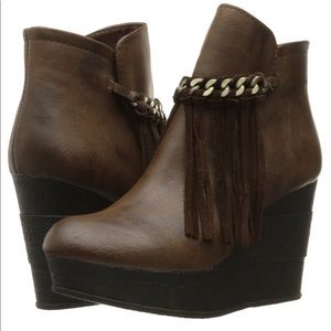 ✨TONIGHT ONLY!✨Sbicca Zepp Booties